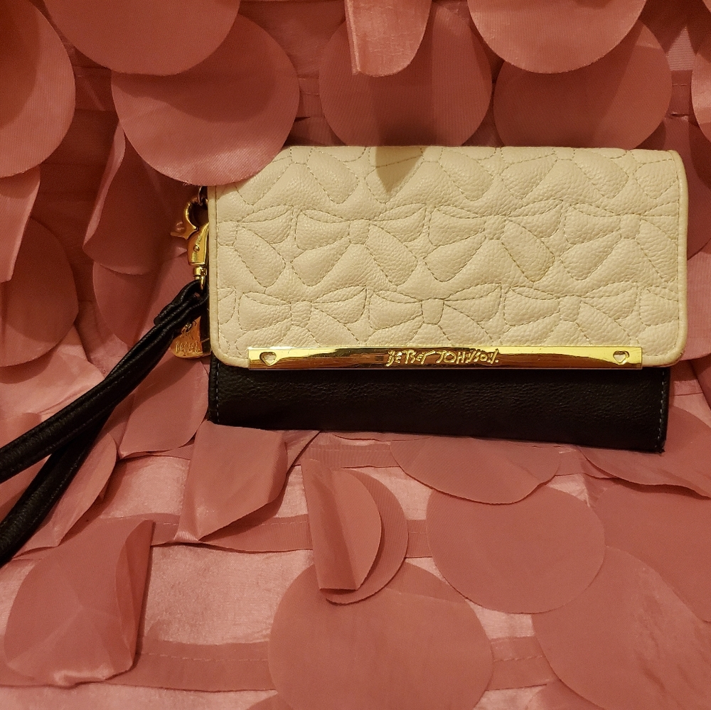Betsy Johnson Hand-Wallet